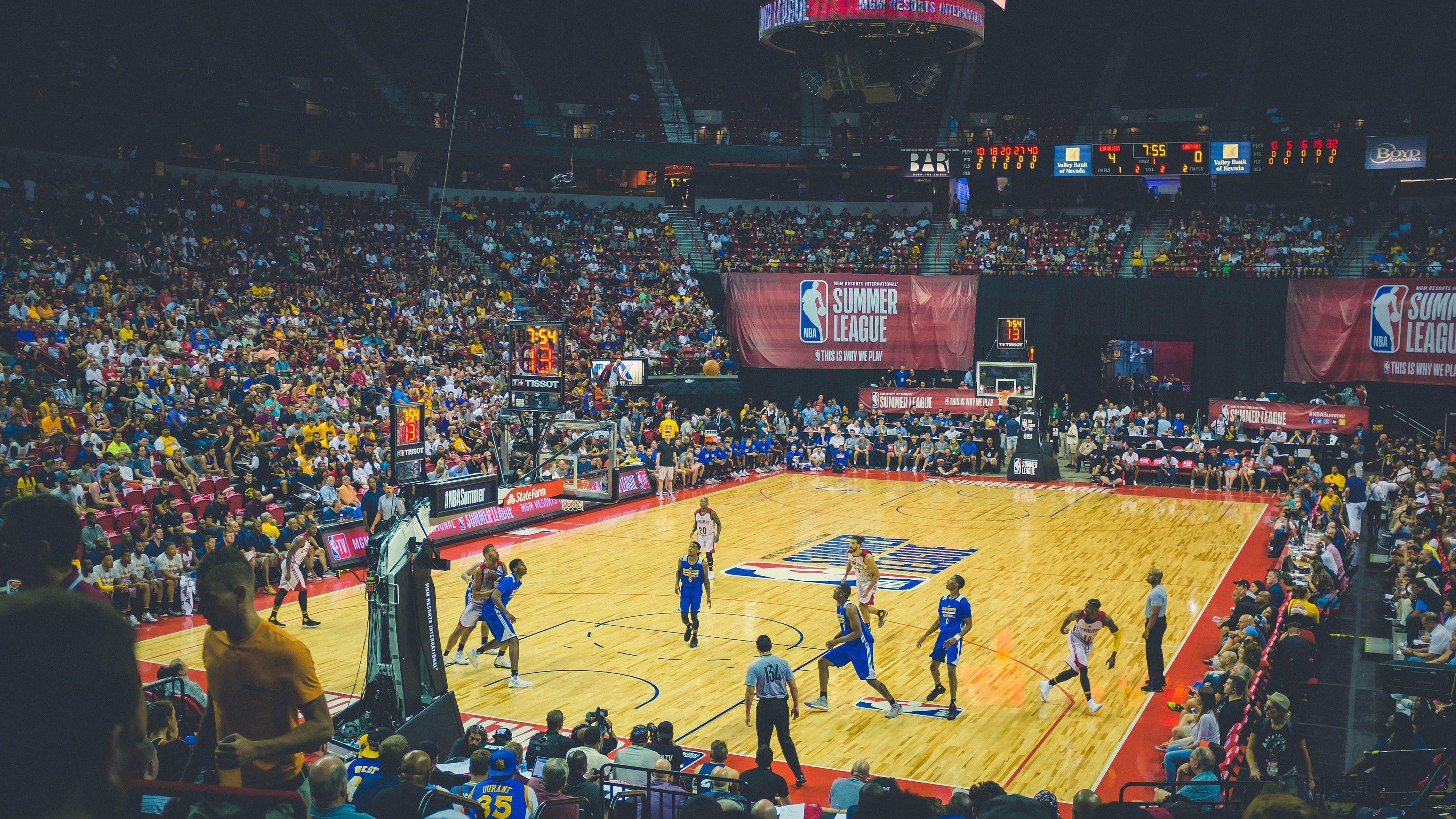 中国男篮体能训练强度升级 备战国际硬仗，中国男篮练兵