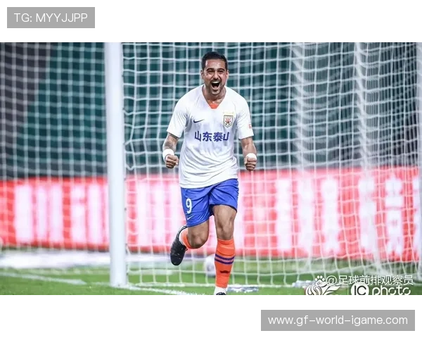 上海海港莱昂纳多边路突破创造机会